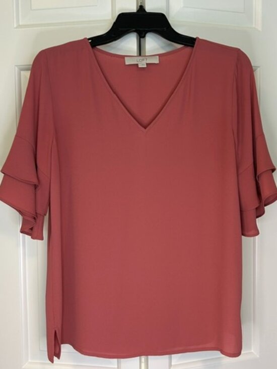 LOFT Tops - LOFT EUC Dusty Rose Tiered Flutter Sleeve V-Neck Blouse Small